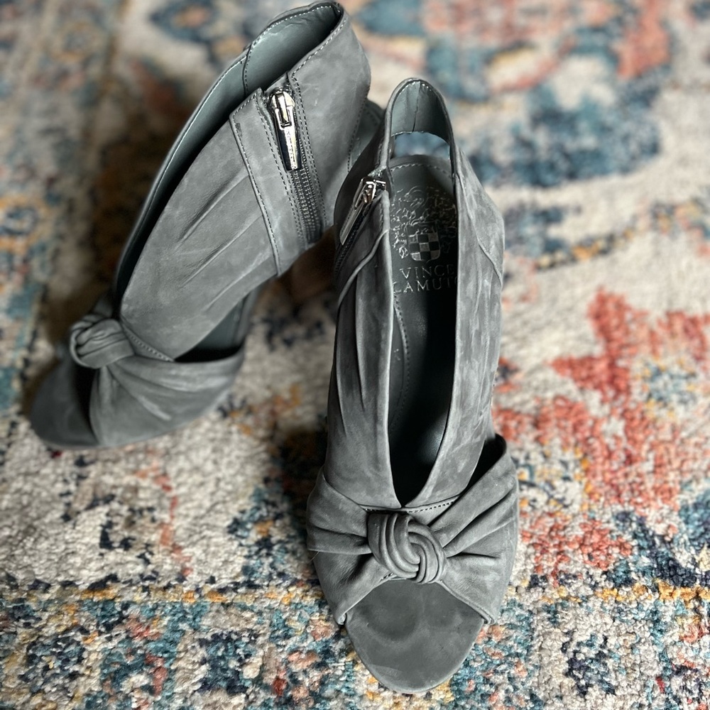 Vince Camuto Kerra Heeled Sandal, Grey Leather Size 6.5M